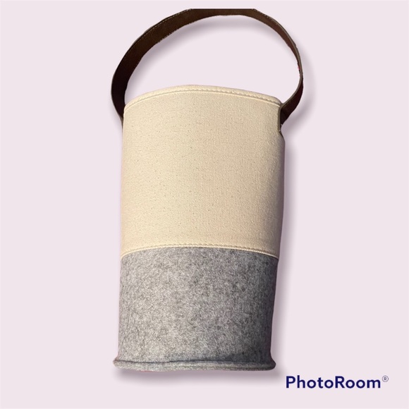 Thirty-One Felt Wine & Gift Bag - Picture 4 of 4